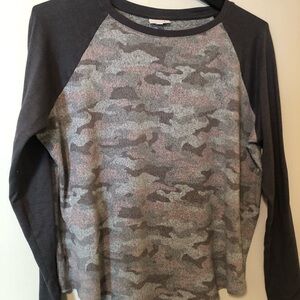 SO Women’s Plus Gray and Pink Camouflage Top